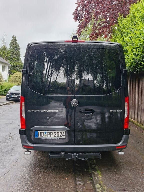 Gebraucht Mercedes Sprinter 150 PS (110 kW) 2023 Schwarz Van