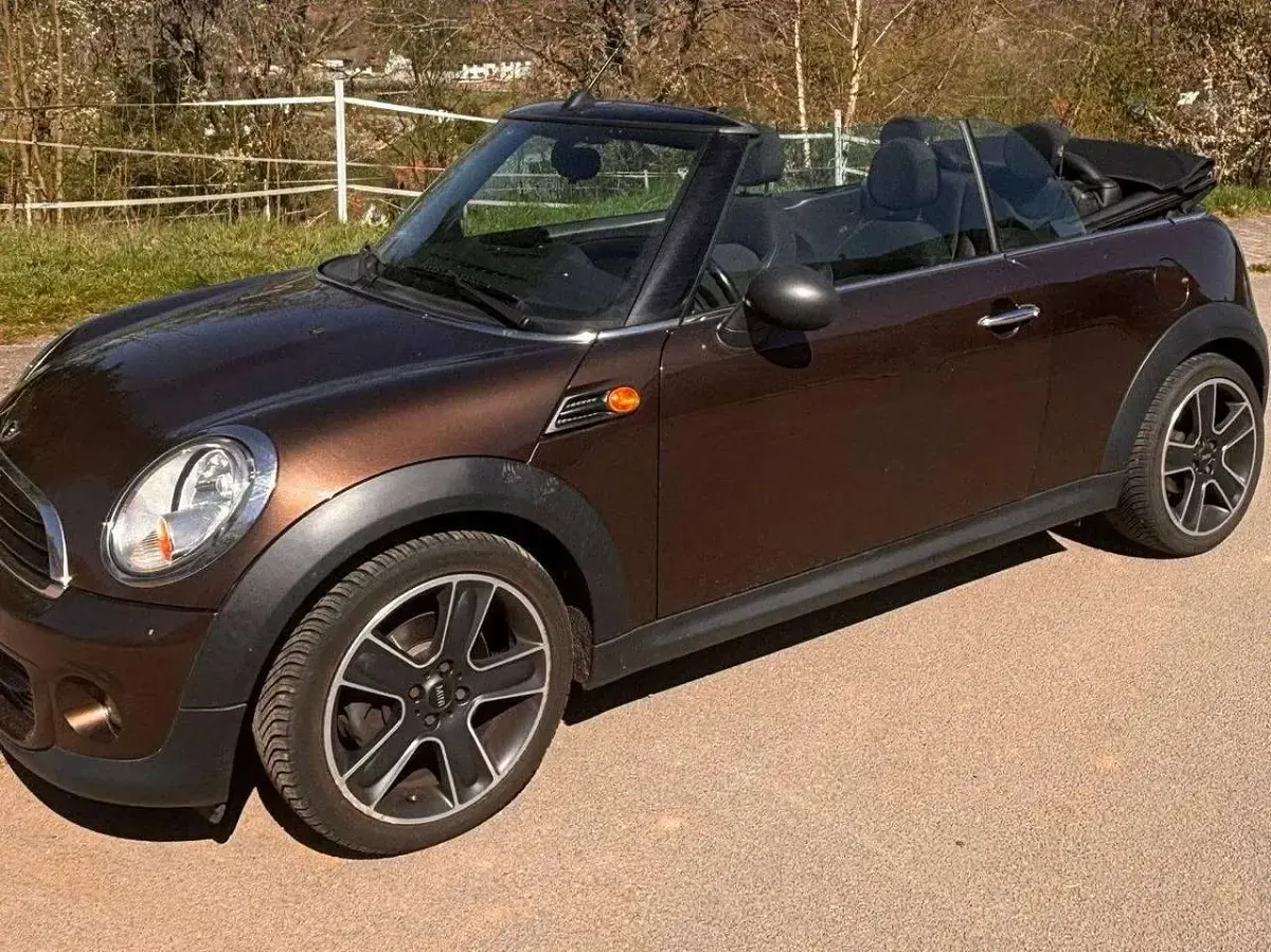 Käytetty Mini One Cabriolet 98 HP (72 kW) 2010 Ruskea Avoauto