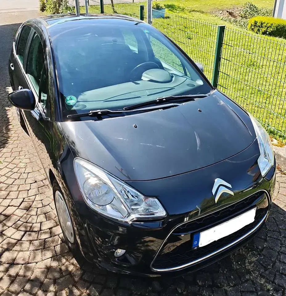 Gebraucht Citroën C3 SELECTION 73 PS (53 kW) 2011 Schwarz Limousine