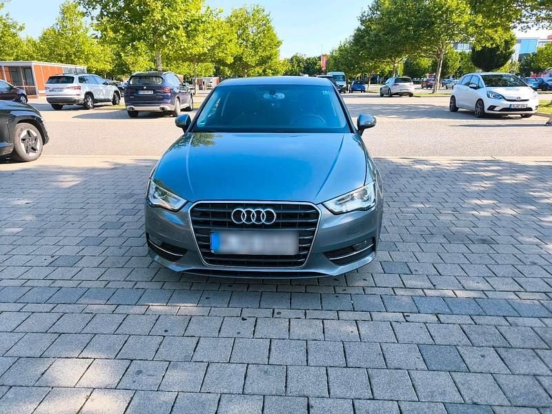Grau Gebraucht 2013 Audi A3 Ambiente Kleinwagen | 7.350 € (Fairer Preis) - Bild 1/4