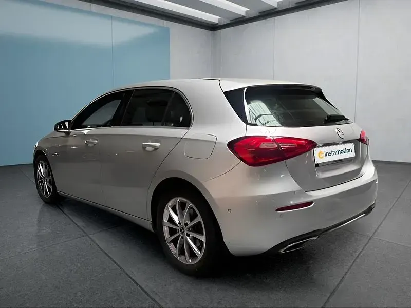 Gebraucht Mercedes A180 136 PS (100 kW) 2020 Silber Limousine
