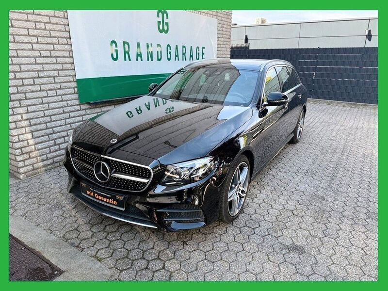Obsidianschwarz metalliclack Gebraucht 2018 Mercedes E350 Sport Kombi | 26.649 € (Superpreis) - Bild 1/4