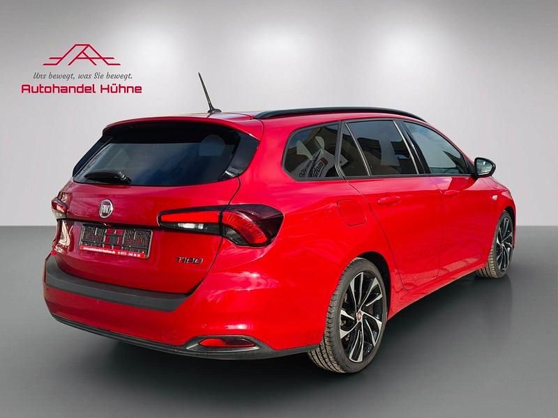 Gebraucht Fiat Tipo S 120 PS (88 kW) 2018 Rot Kombi