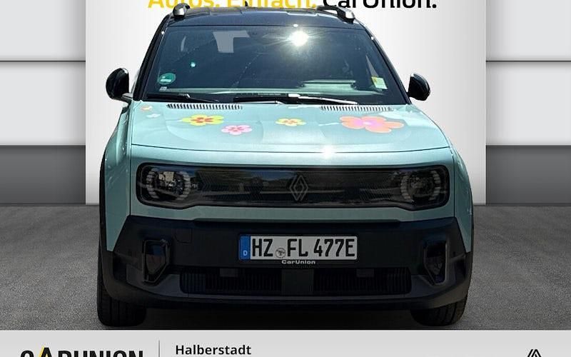 Gebraucht Renault 4 E-Tech Iconic 110 kW (150 PS) 2025 Hautsdefrancegrün, black pearlschwarz metallic SUV