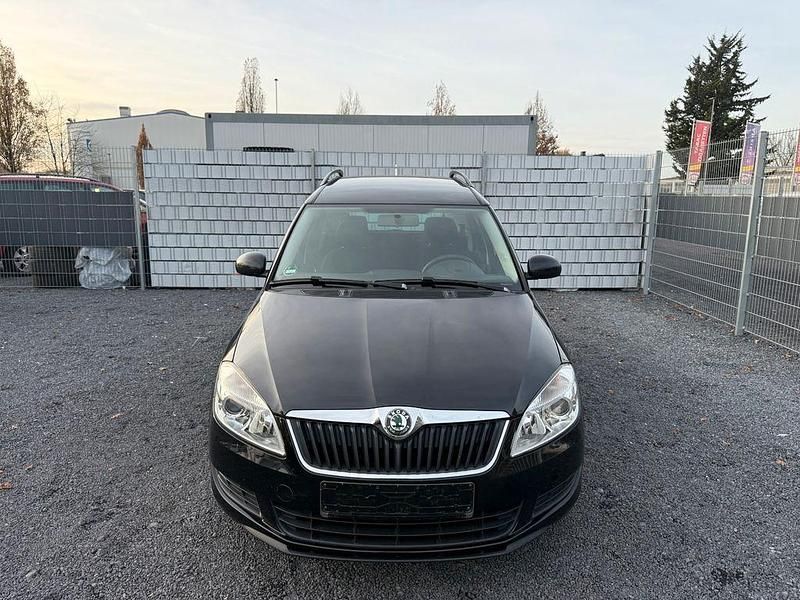 Schwarz Gebraucht 2010 Skoda Roomster Plus Edition Van / Kleinbus | 3.400 € (Guter Preis) - Bild 1/4