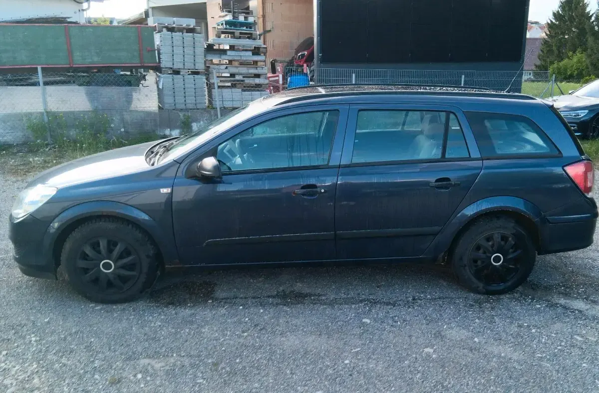 Gebraucht Opel Astra 90 PS (66 kW) 2009 Blau Kombi
