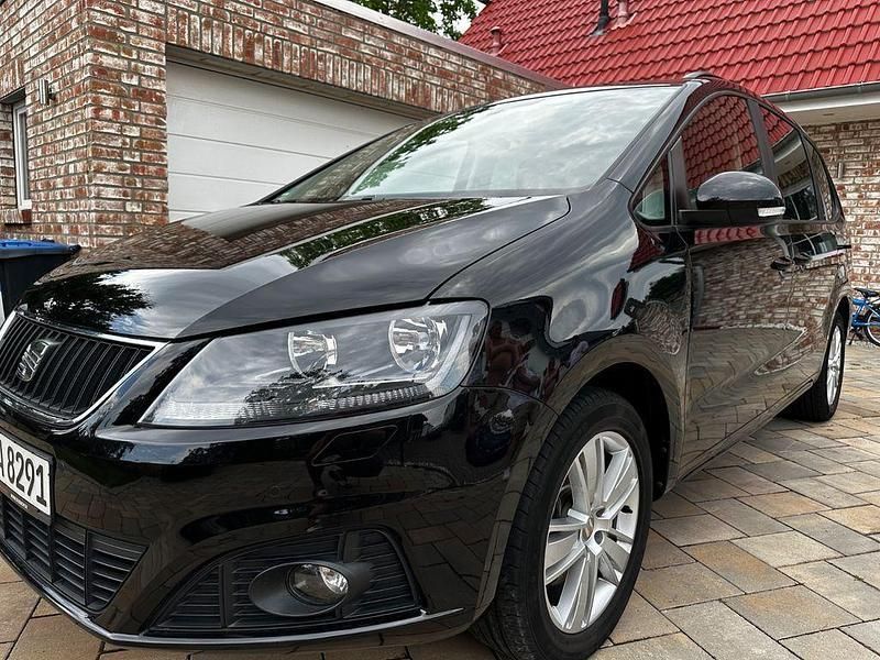 Schwarz Gebraucht 2014 Seat Alhambra Van / Kleinbus | 14.999 € (Etwas zu teuer) - Bild 1/4