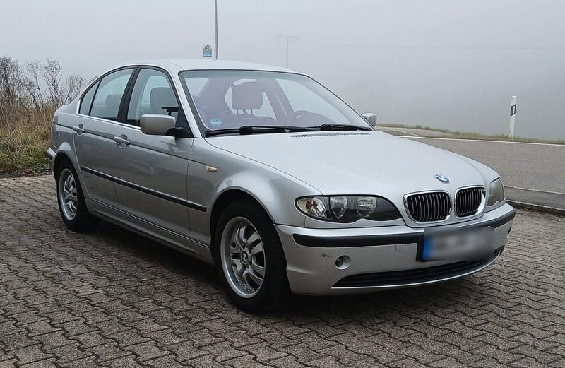 Silber Gebraucht 2002 BMW 325 Limousine | 4.500 € (Etwas zu teuer) - Bild 1/4