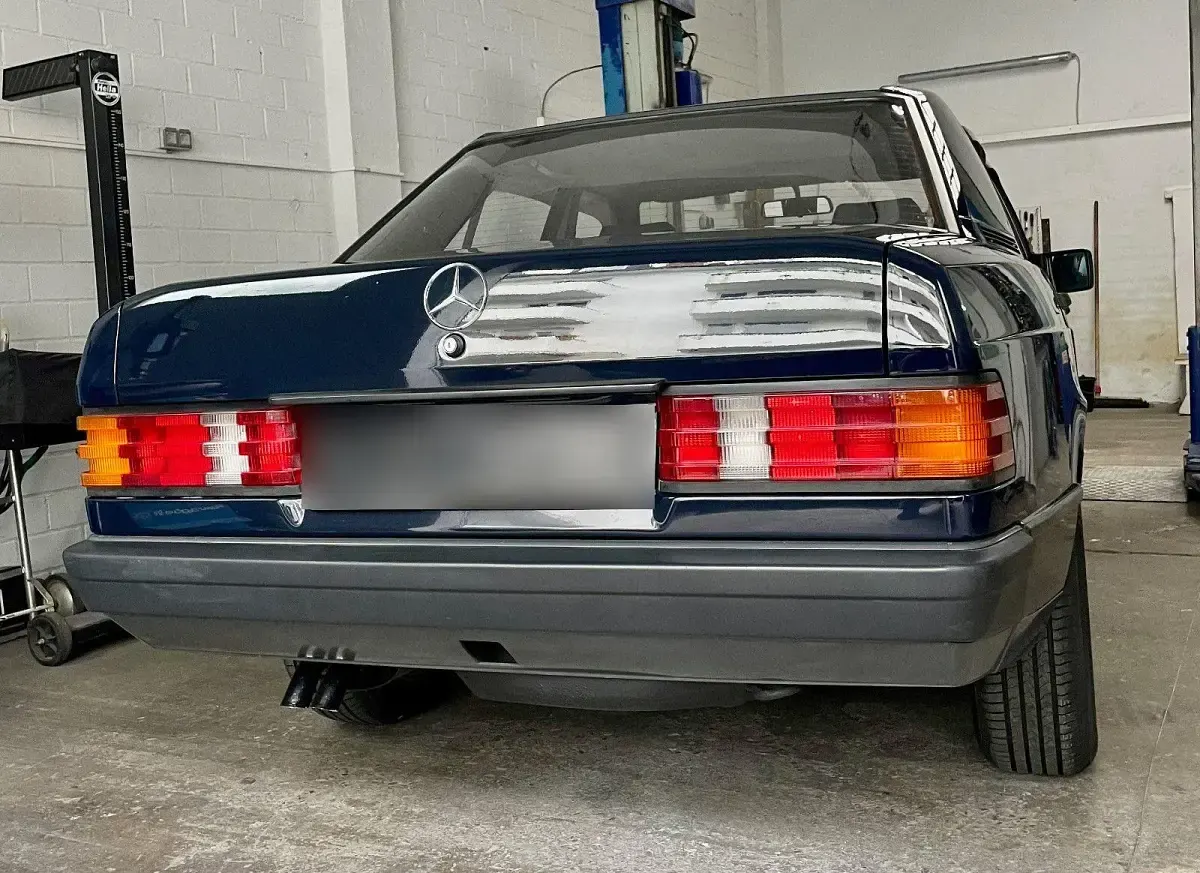 Gebraucht Mercedes 190 132 PS (97 kW) 1987 Blau Limousine