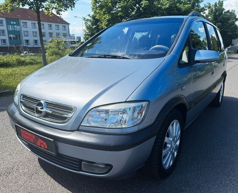 Grau Gebraucht 2003 Opel Zafira Van / Kleinbus | 4.900 € - Bild 1/4
