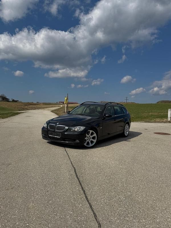 Gebraucht BMW 325 197 PS (144 kW) 2007 Schwarz Kombi