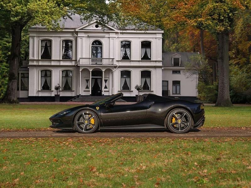 Schwarz Gebraucht 2024 Ferrari 296 Cabrio | 332.750 € (Teuer) - Bild 1/4