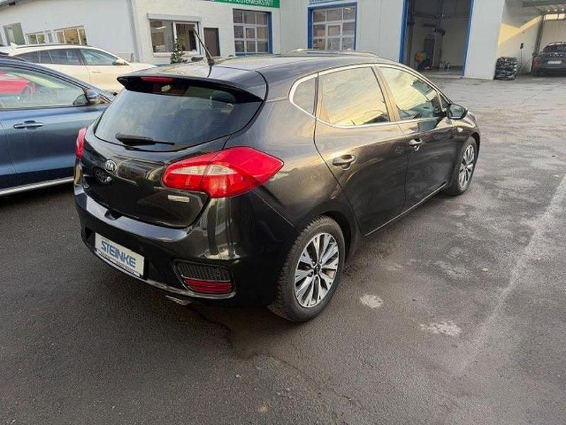 Gebraucht Kia Ceed 99 PS (72 kW) 2016 Zilianschwarz metallic Kleinwagen