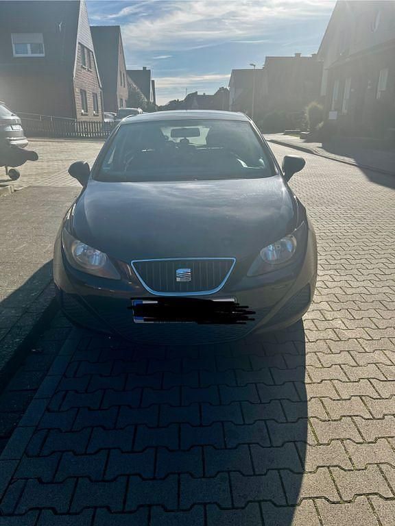 Schwarz Gebraucht 2010 Seat Ibiza Style Limousine | 2.300 € (Fairer Preis) - Bild 1/4