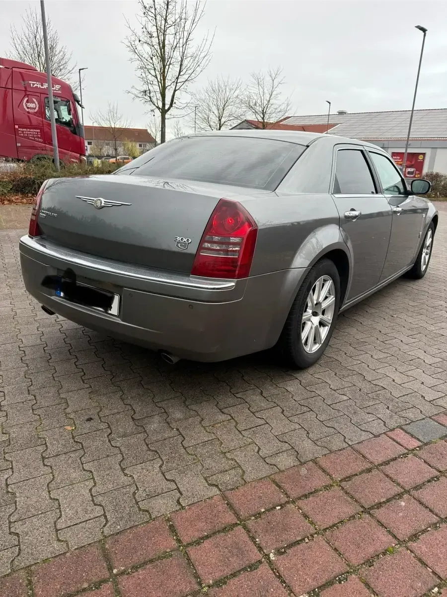 Second-hand Chrysler 300C 218 CP (160 kW) 2007 Argintiu Berlinǎ