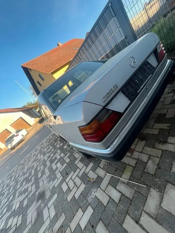 Gebraucht Mercedes 200 75 PS (55 kW) 1990 Limousine