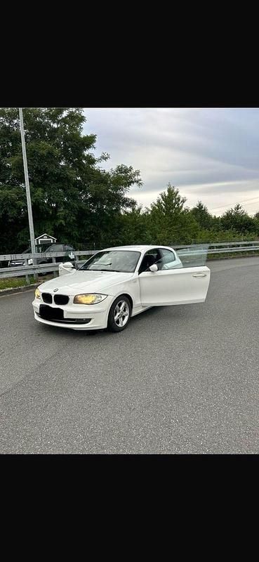 Weiß Gebraucht 2008 BMW 120 Coupé Coupé | 4.249 € (Superpreis) - Bild 1/4