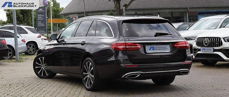 Gebraucht Mercedes E300 319 PS (234 kW) 2021 Schwarz Kombi