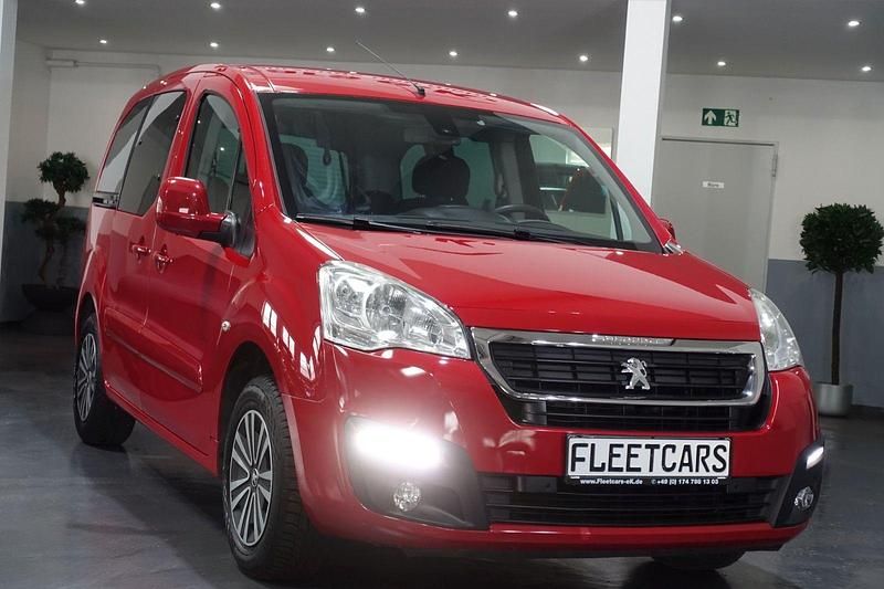 Gebraucht Peugeot TePee Active 110 PS (80 kW) 2017 Rot Kombi