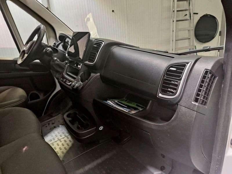 Używany Opel Movano 140 KM (102 kW) 2024 Biały Van