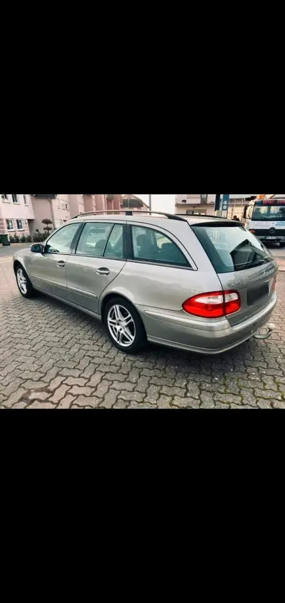Gebraucht Mercedes E240 177 PS (130 kW) 2004 Grau Kombi