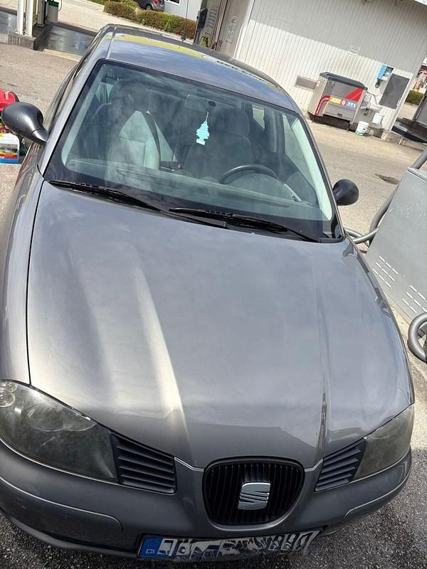 Grau Gebraucht 2003 Seat Ibiza Fresh Kleinwagen | 900 € (Guter Preis) - Bild 1/4