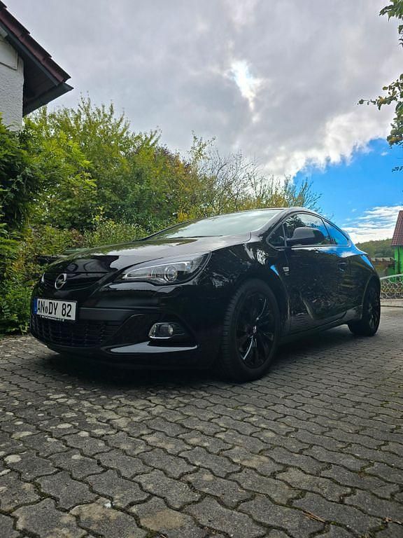 Gebraucht Opel Astra GTC OPC 140 PS (102 kW) 2017 Schwarz Limousine