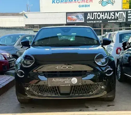 Gebraucht Fiat 600 101 PS (74 kW) 2024 Schwarz SUV