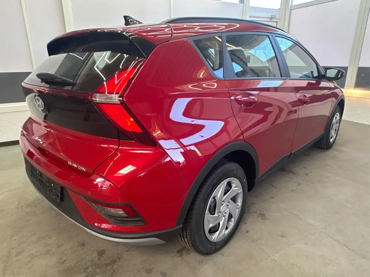 Neu Hyundai Bayon Life 99 PS (72 kW) 2025 Dragon red wr7 SUV