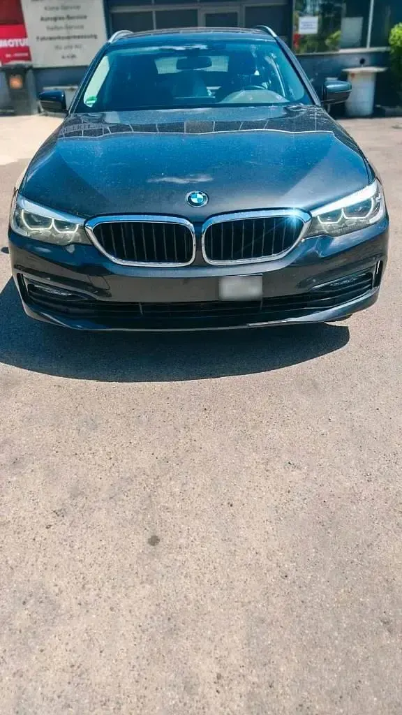 Gebraucht BMW 520 180 PS (132 kW) 2018 Schwarz Kombi