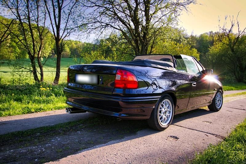 Gebraucht Opel Astra Cabriolet 70 PS (51 kW) 1994 Violet Cabrio