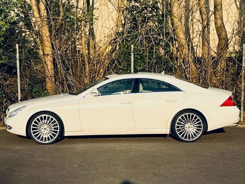 Weiß Gebraucht 2008 Mercedes CLS350 Coupé | 15.400 € (Fairer Preis) - Bild 1/4