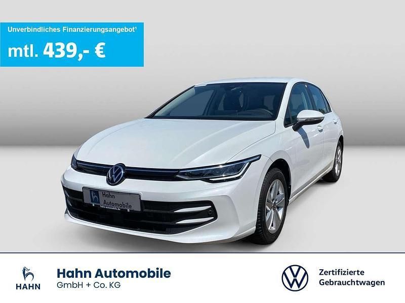 Oryxweiß perlmutteffekt Gebraucht 2024 VW Golf VIII Life Limousine | 28.350 € (Fairer Preis) - Bild 1/2