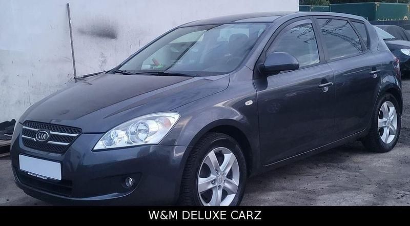 Grau Gebraucht 2009 Kia Ceed Spirit Limousine | 4.490 € (Fairer Preis) - Bild 1/4