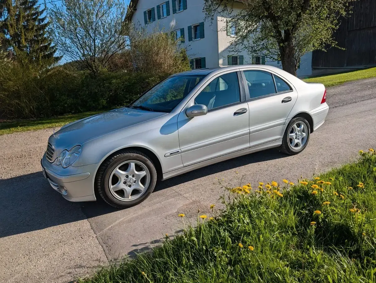 Gebraucht Mercedes 200 122 PS (89 kW) 2005 Silber Limousine