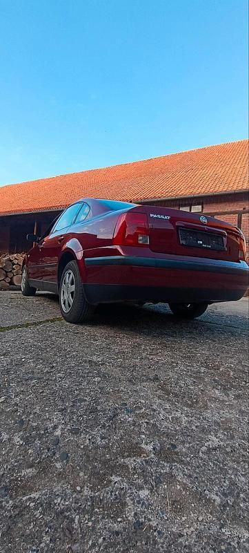 Gebraucht VW Passat 101 PS (74 kW) 1997 Rot Limousine