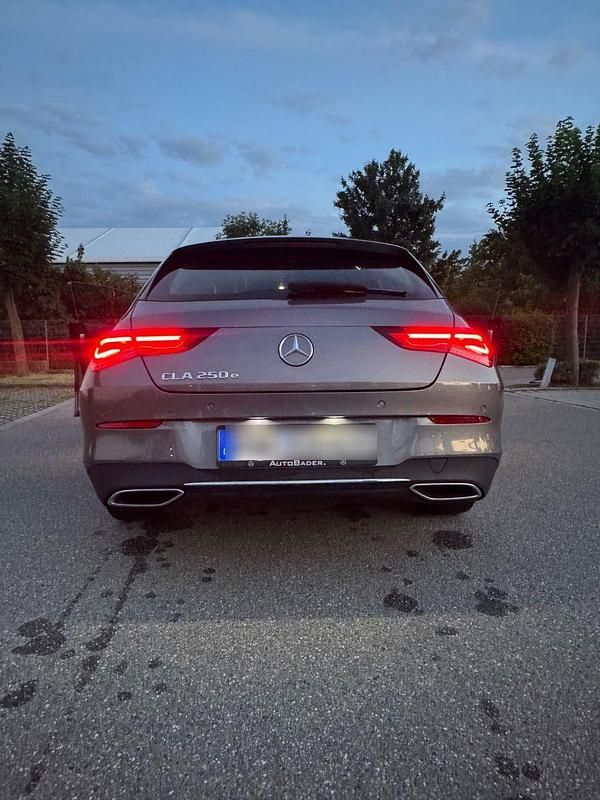 Gebraucht Mercedes CLA250e Shooting Brake 218 PS (160 kW) 2021 Grau Kombi