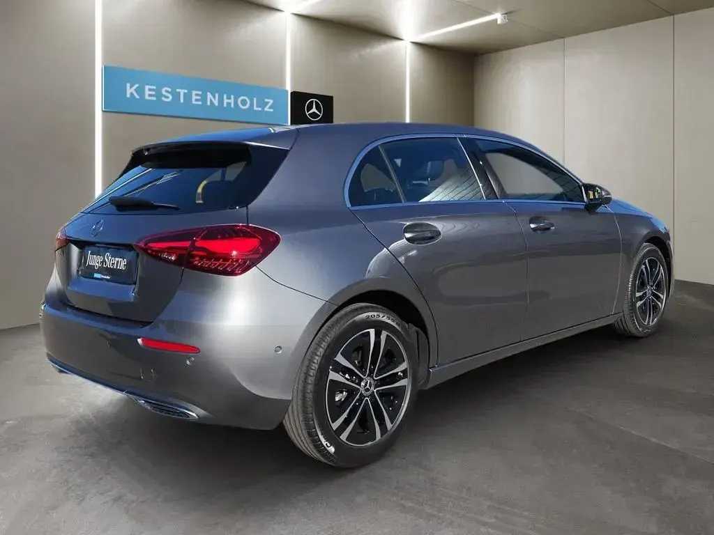 Gebraucht Mercedes A180 136 PS (100 kW) 2025 Grau Limousine