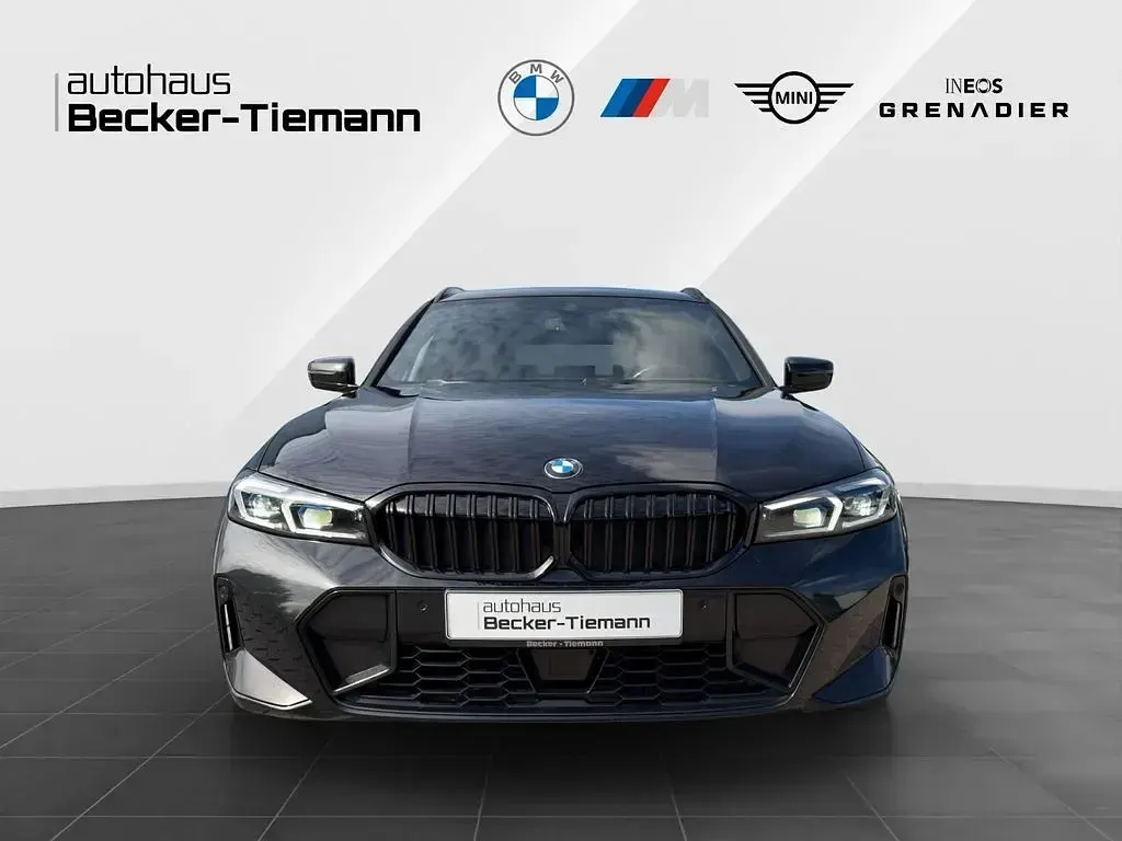 Gebraucht BMW 330 M Sport 286 PS (210 kW) 2023 Saphirschwarz Kombi
