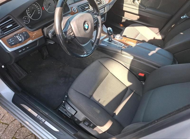 Gebraucht BMW 523 204 PS (150 kW) 2010 Silber Limousine