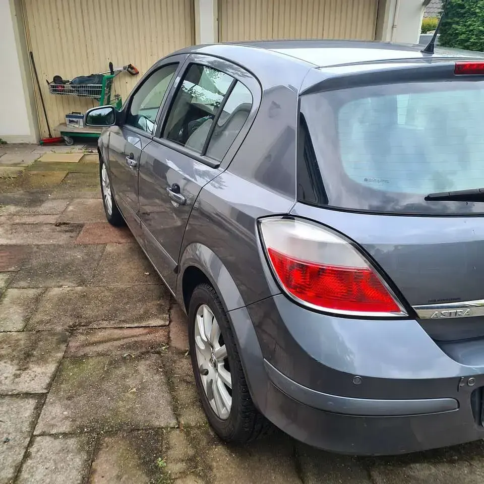 Gebraucht Opel Astra 90 PS (66 kW) 2004 Limousine