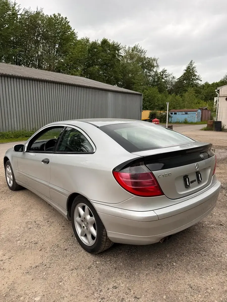 Gebraucht Mercedes C180 129 PS (94 kW) 2003 Silber Coupé