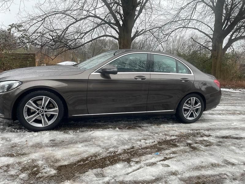 Gebraucht Mercedes C220 Avantgarde 170 PS (125 kW) 2017 Braun Limousine