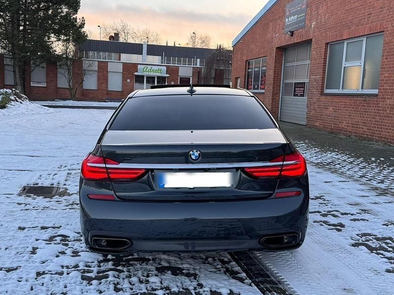 Gebraucht BMW 750 Shadowline 400 PS (294 kW) 2018 Grau Limousine