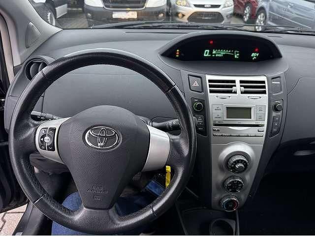 Gebraucht Toyota Yaris Team 87 PS (63 kW) 2008 Grey metallic Kleinwagen