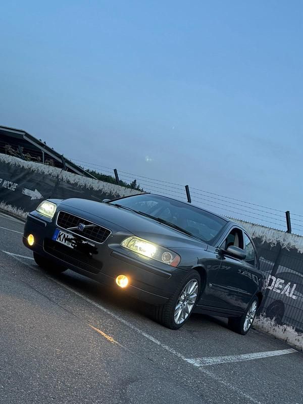 Grau Gebraucht 2005 Volvo S60 Limousine | 2.700 € (Fairer Preis) - Bild 1/4