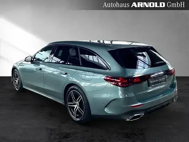 Gebraucht Mercedes E300 AMG 360 PS (264 kW) 2025 Verdesilber (metallic) Kombi