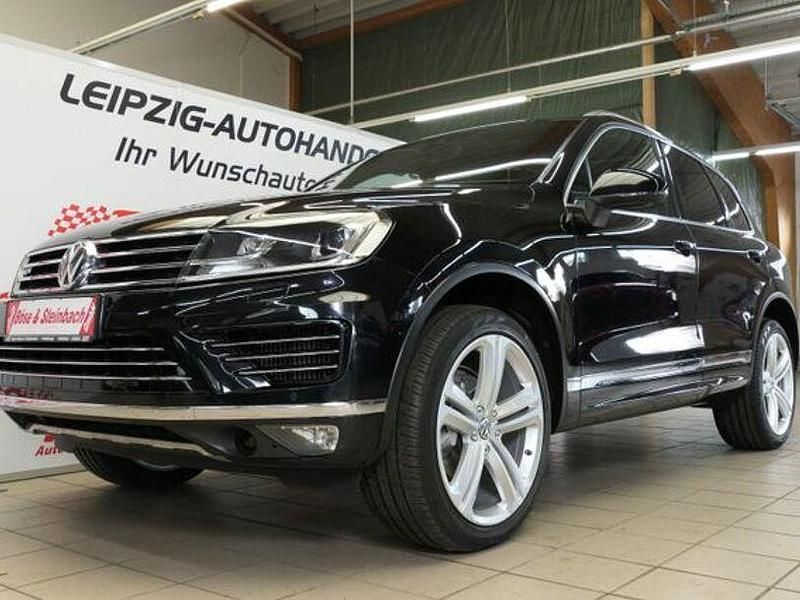 Schwarz Gebraucht 2016 VW Touareg Terrain Tech SUV | 33.974 € (Teuer) - Bild 1/4