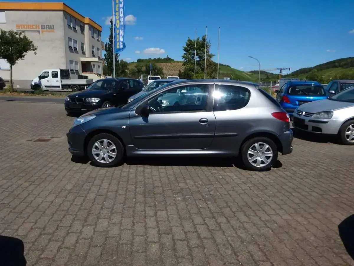 Gebraucht Peugeot 206 75 PS (55 kW) 2010 Grau Limousine