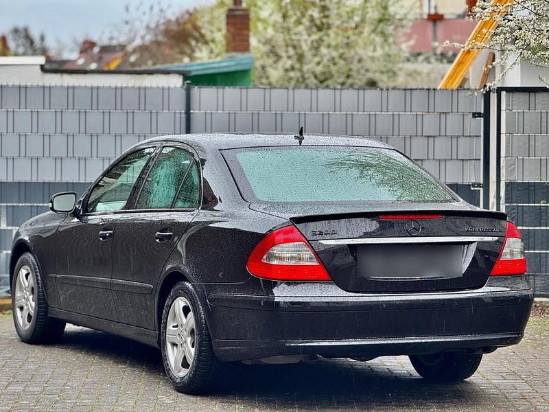 Gebraucht Mercedes E200 184 PS (135 kW) 2006 Schwarz Limousine